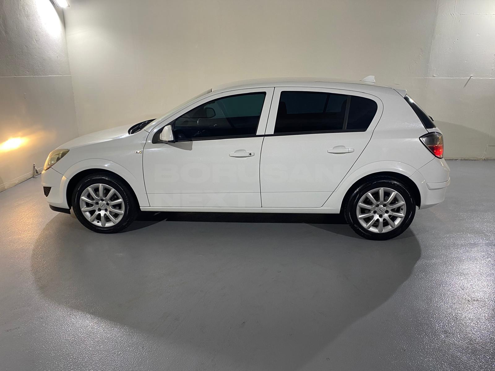 Opel Astra 2011