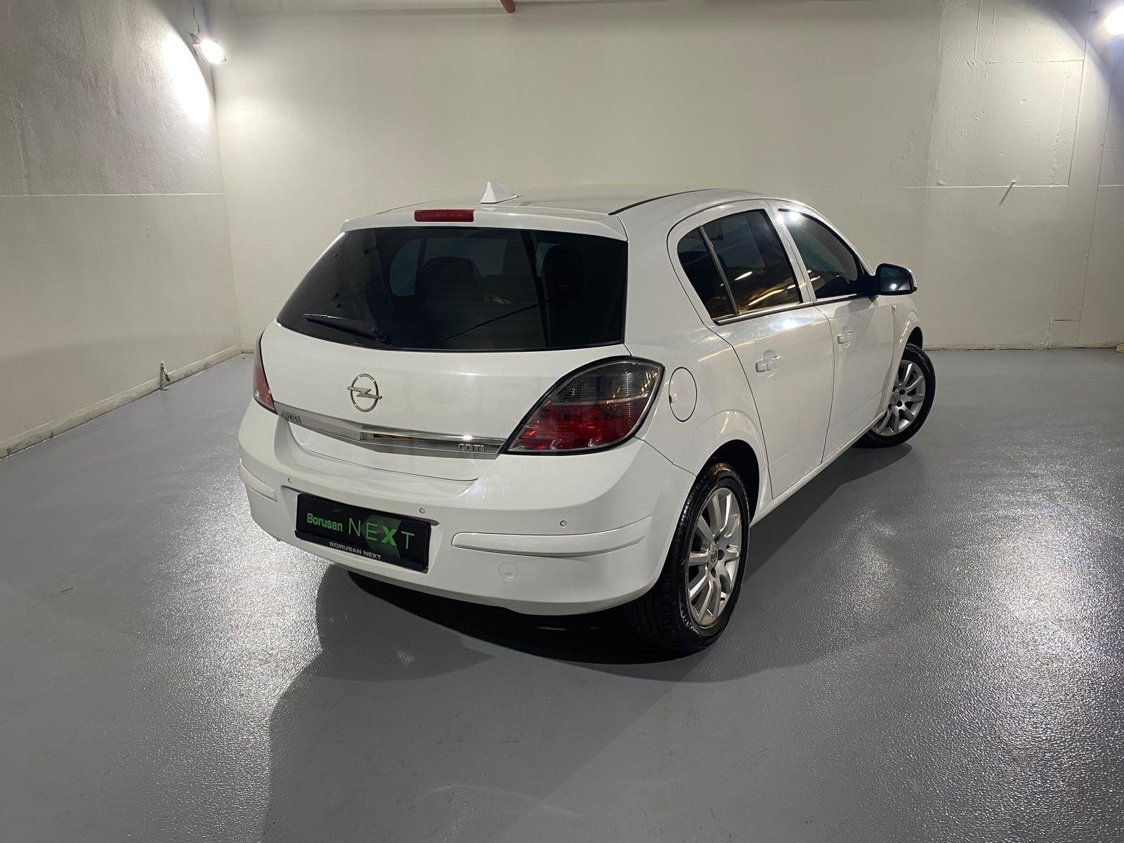 Opel Astra 2011