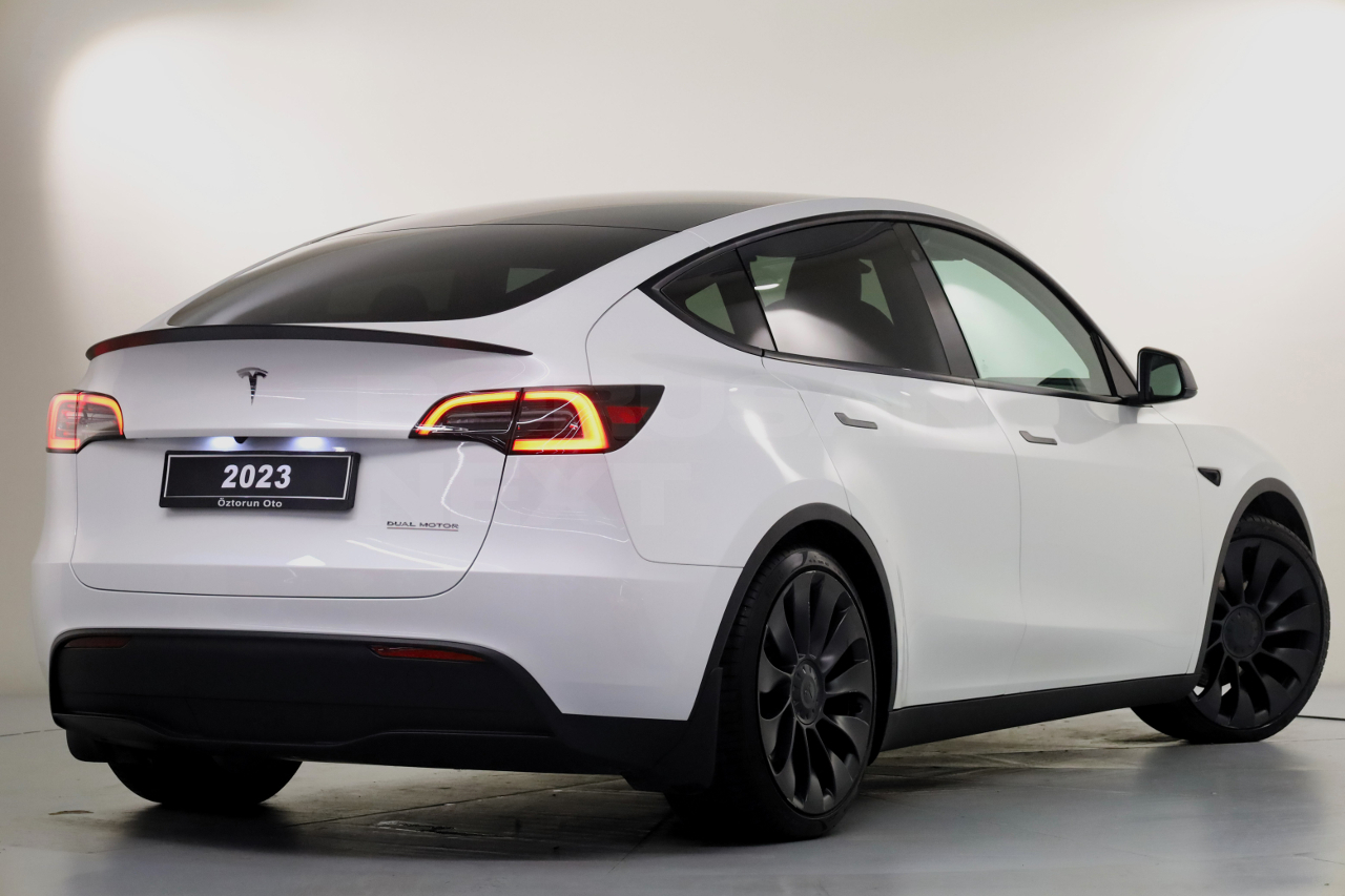 Tesla Model Y 2023