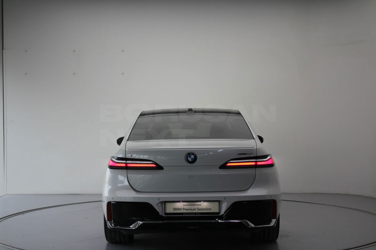 BMW i Serisi 2023